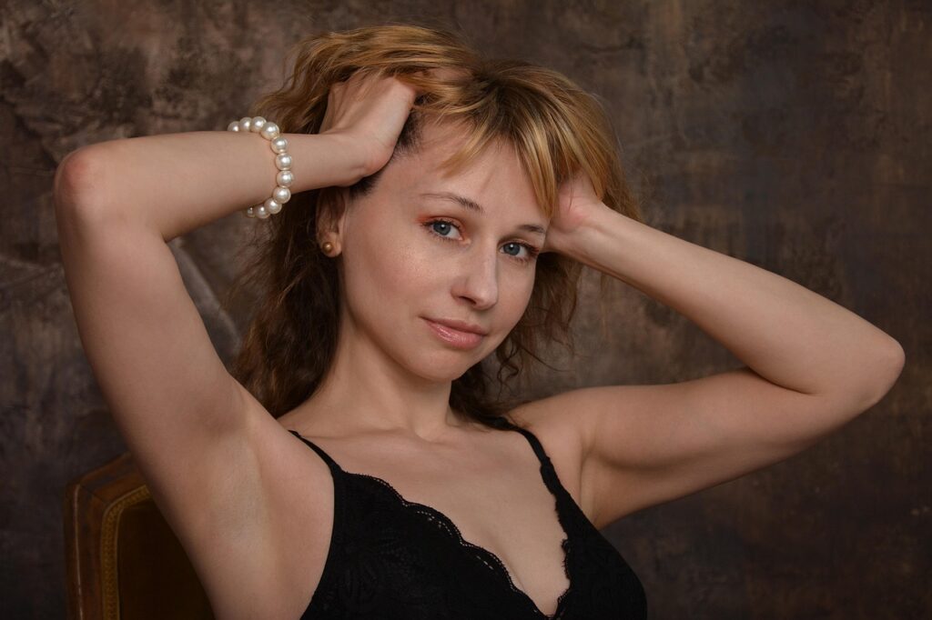 woman 6935240 1280