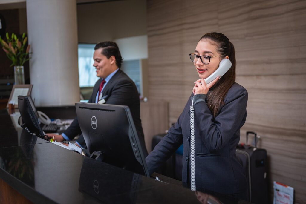 rodrigo salomonhc receptionists 5975962 1280